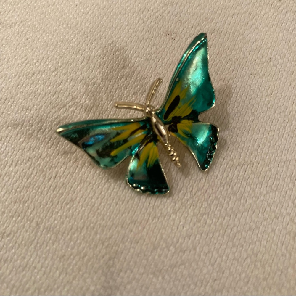 Butterfly pin